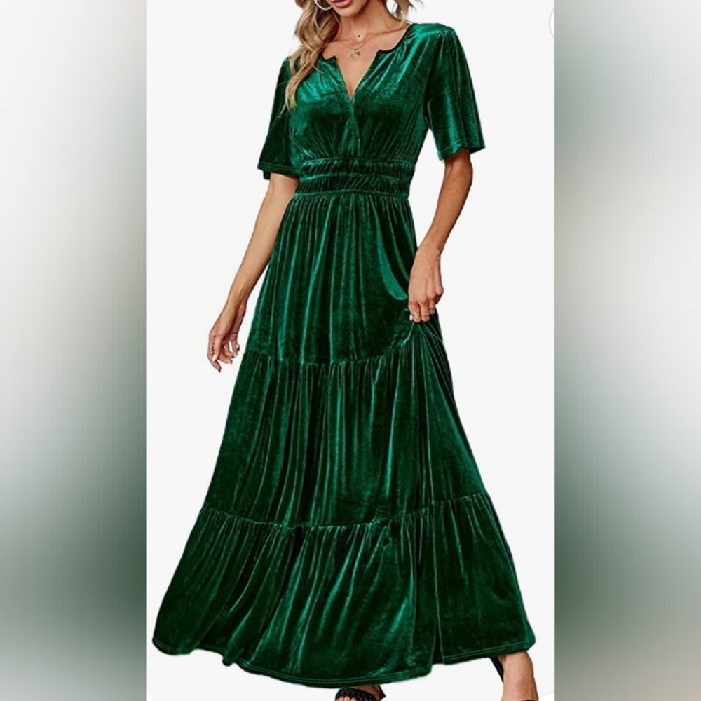 Green velvet maxi dress size Medium, new!